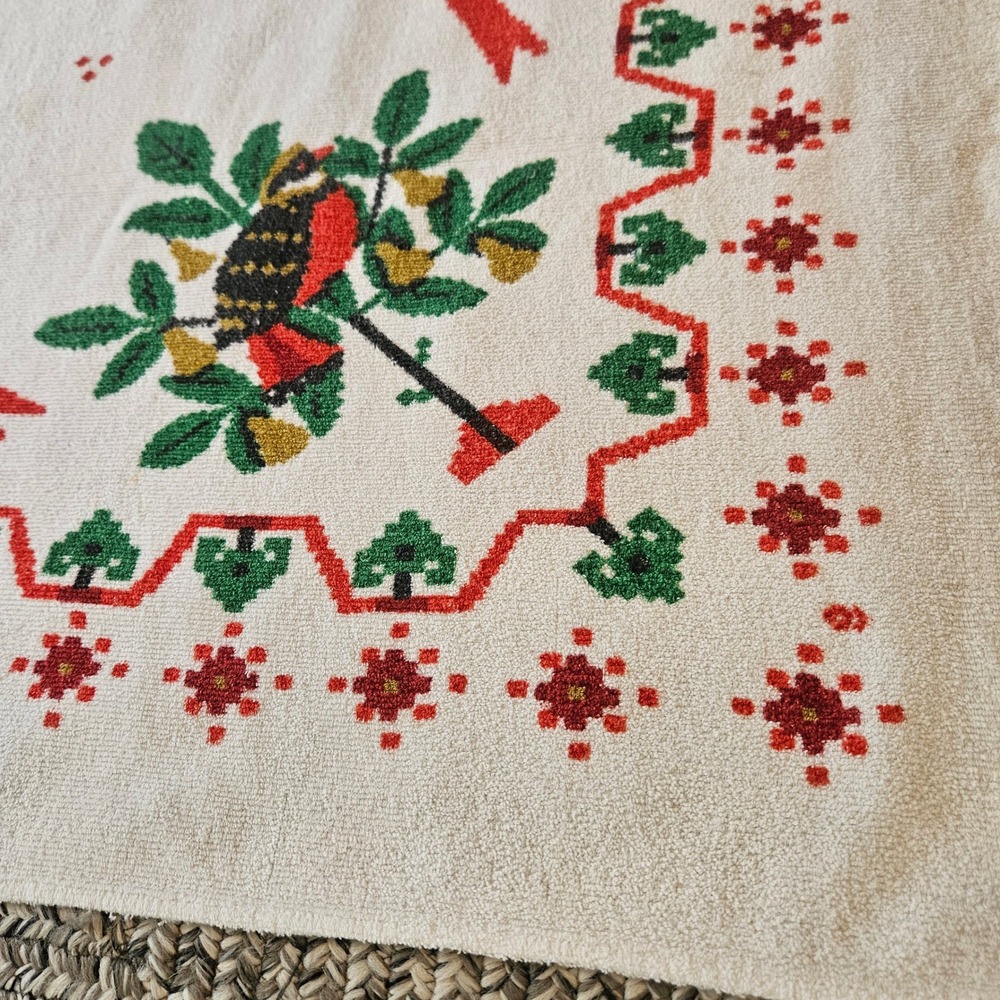 Christmas Terrycloth Tablecloth Birds Berries Ribbon Holiday Decor 58x48" Vtg - Picture 2 of 7